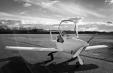 Zweisitziges Hochleistungsflugzeug